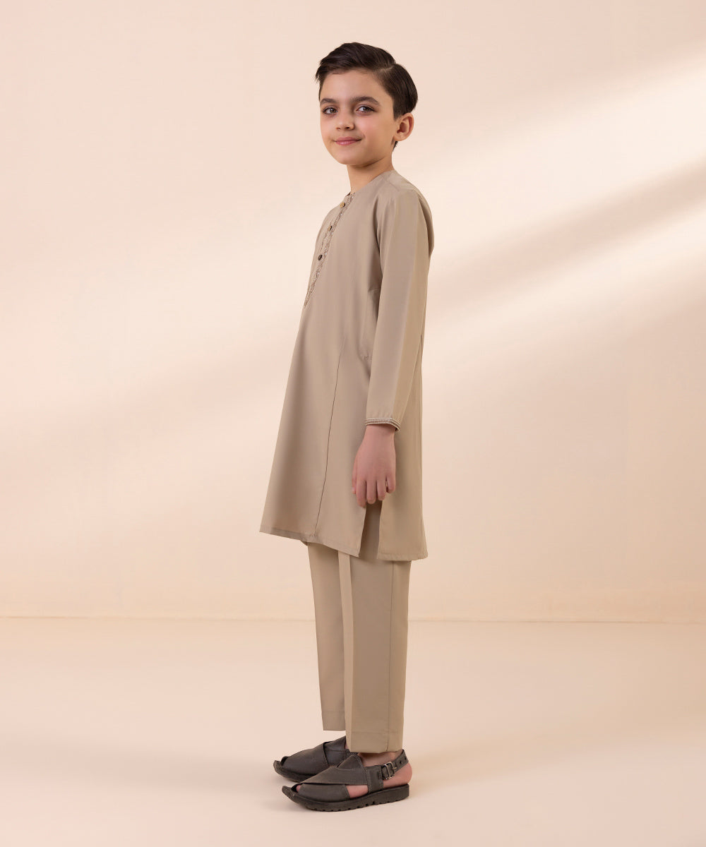 Blended Viscose Suit avec Broderie - Buy Online