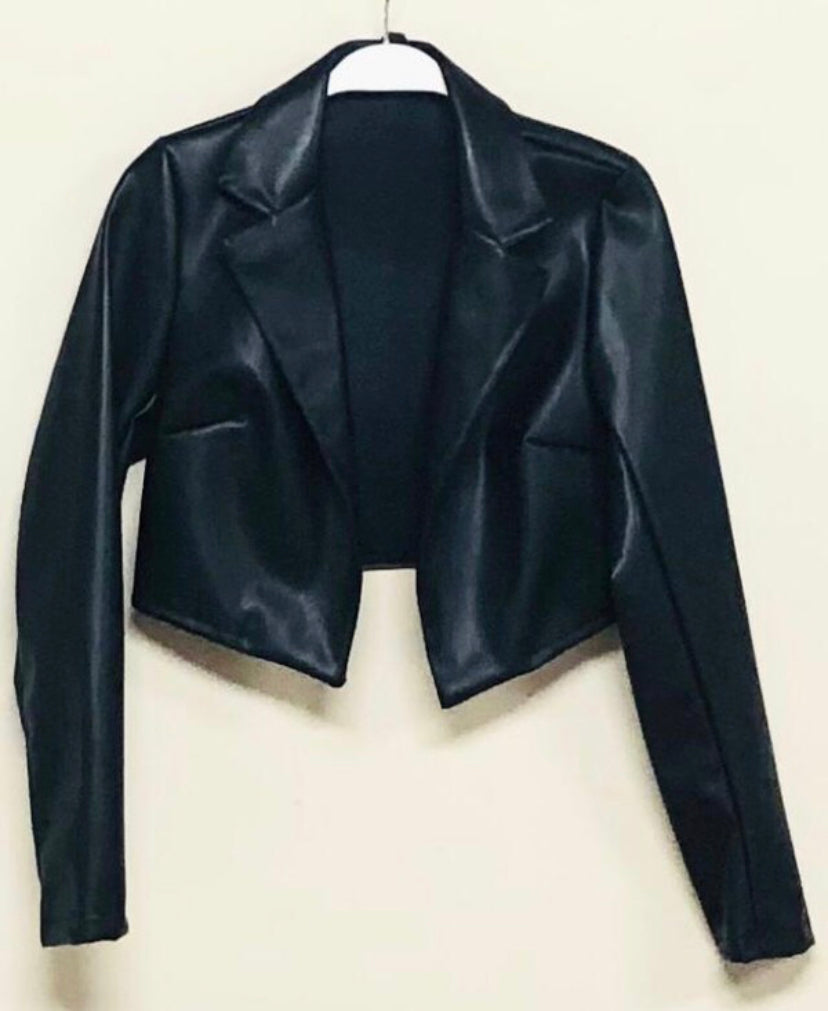 Bruno crop jacket made of vegan leather - black.