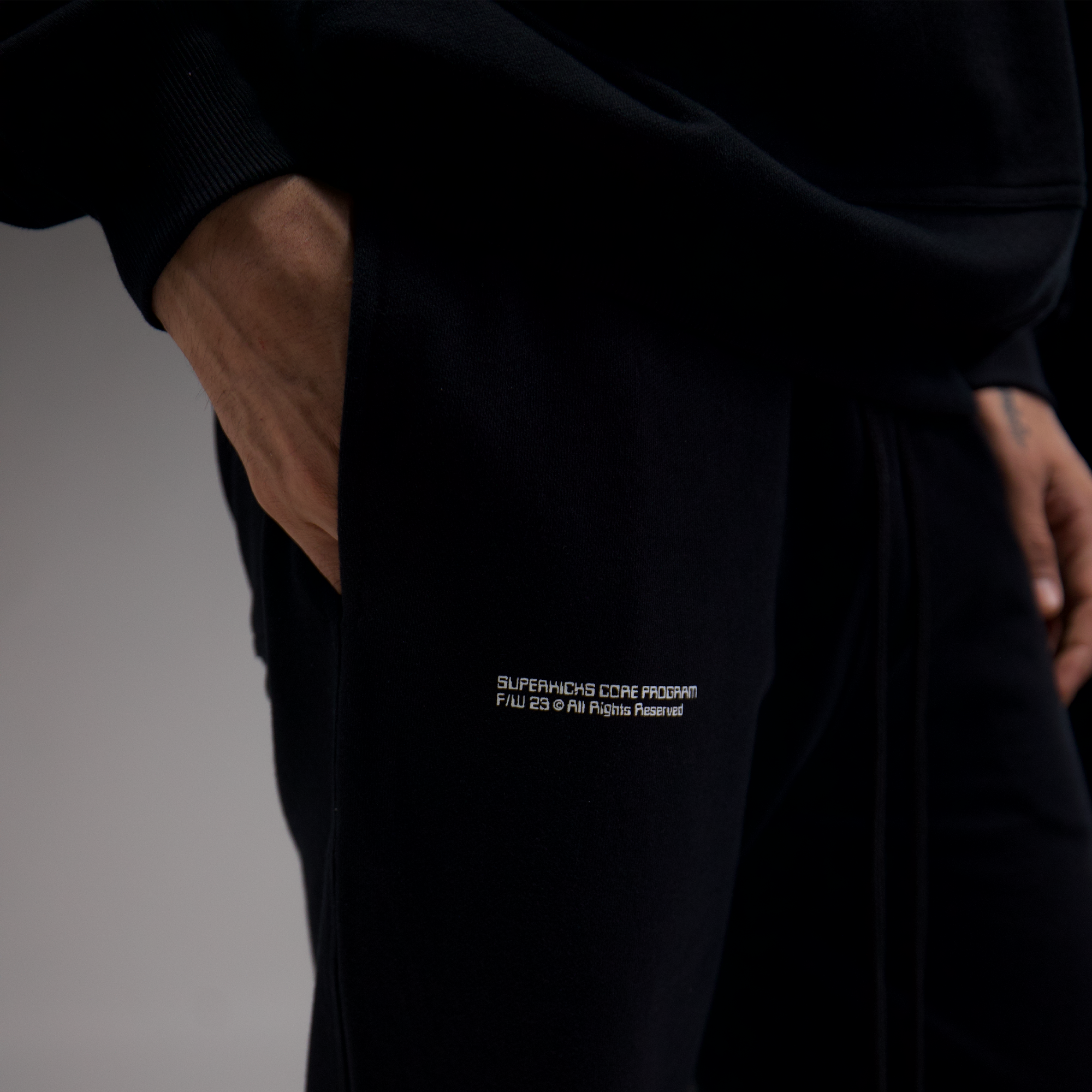 CORE 3.0 Black Unisex Sweatpants.