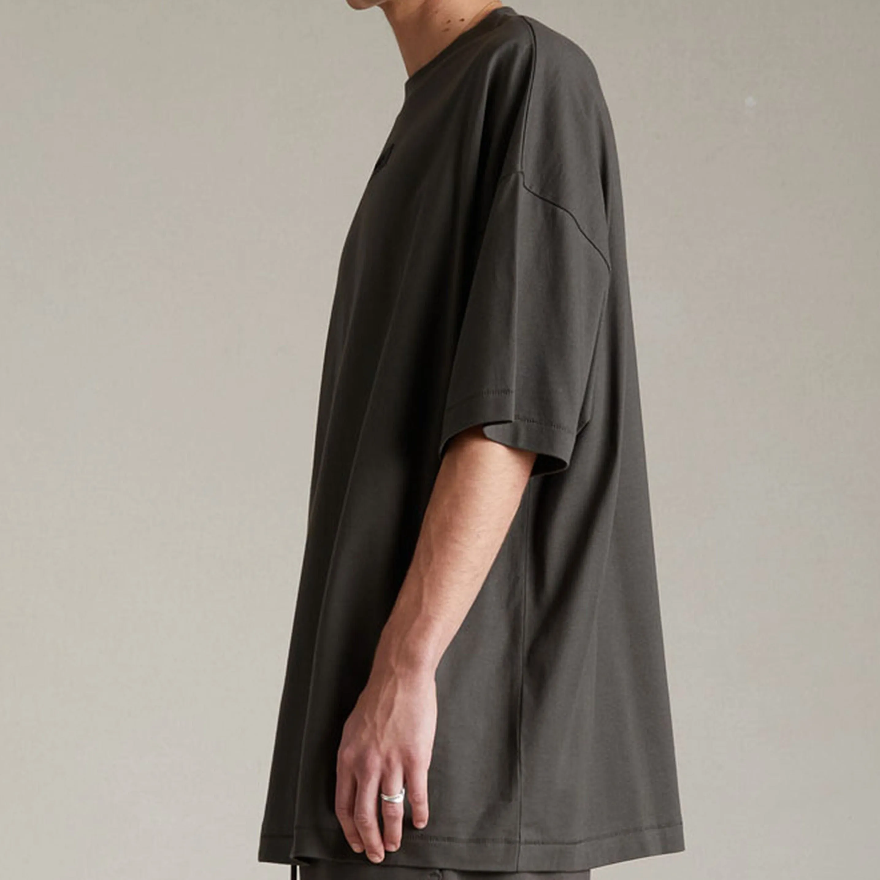 Fear of God Essentials Applique Box Logo Oversized Tee, Ink 검색 최적화용.