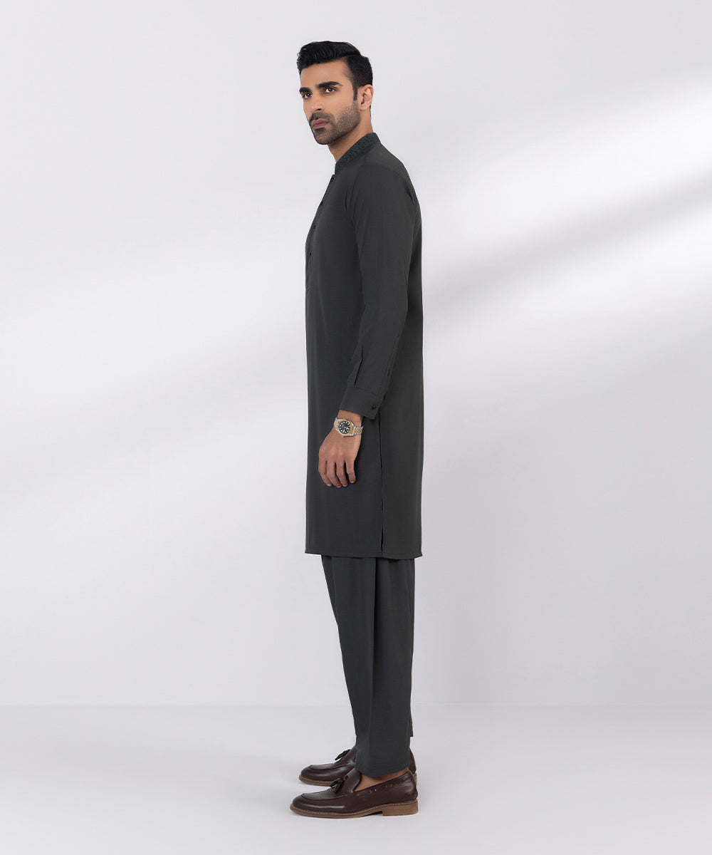 Google-friendly result: Wash and wear suit with embroidered details