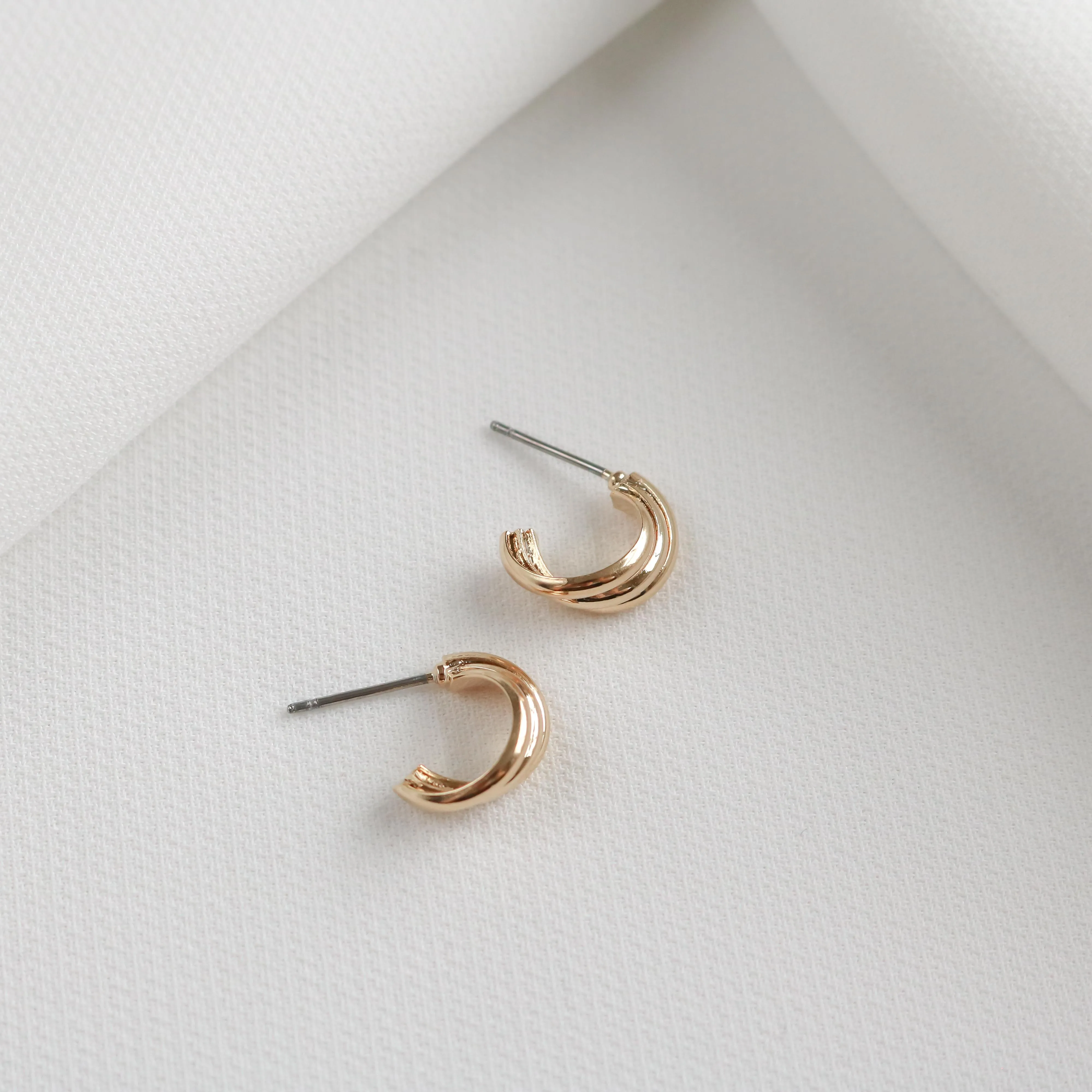 Josephine Crescent Hoop Earrings in Ribbed Style