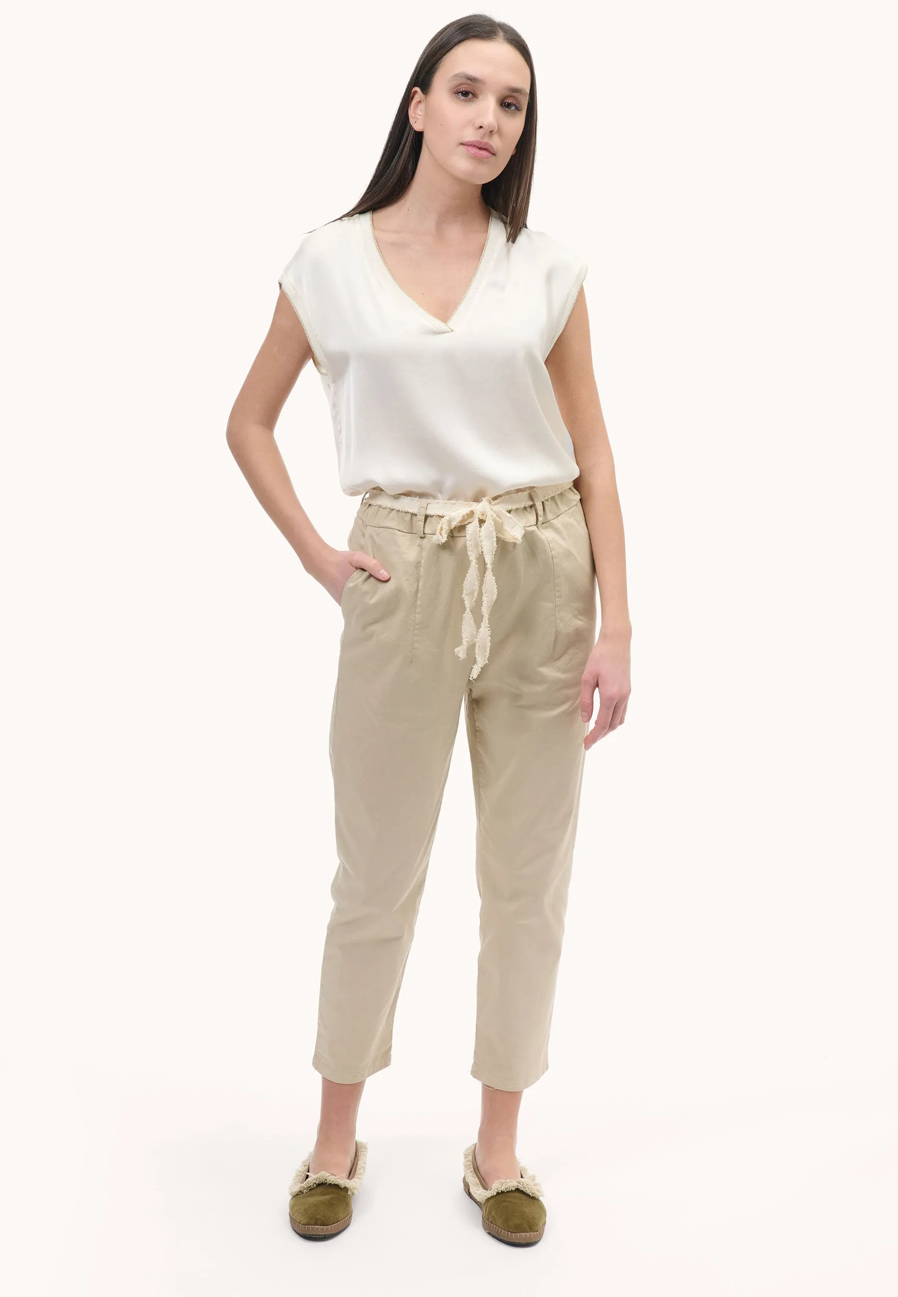 Baggy pants with elastic waist 

