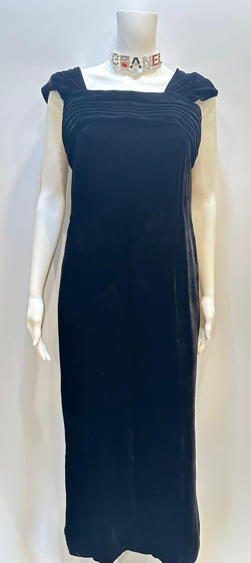 Vintage Chanel black velvet evening gown from the early 1980s. Size 4.