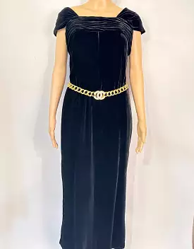 Vintage Chanel black velvet evening gown from the early 1980s. Size 4.